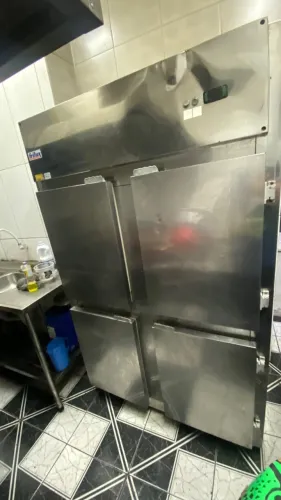 Geladeira Industrial Inox 4 portas