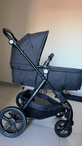 Carrinho de bebê + bebê conforto 