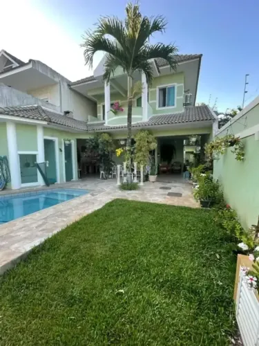 Maravilhosa casa no condomínio Terra Américas.