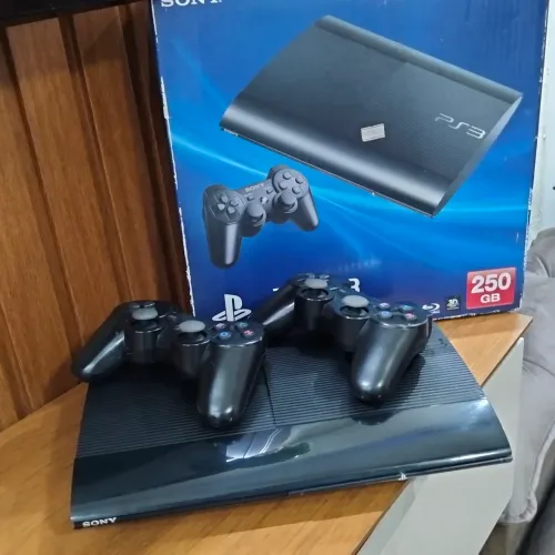 PS3 Super Slim Desbloqueado HEN + 2 Controles DoubleShock
