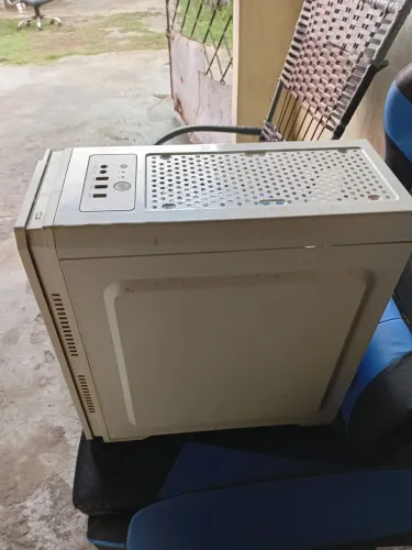 Vende-se gabinete usado está sujo nada que uma limpeza não resolva * ligação e zap