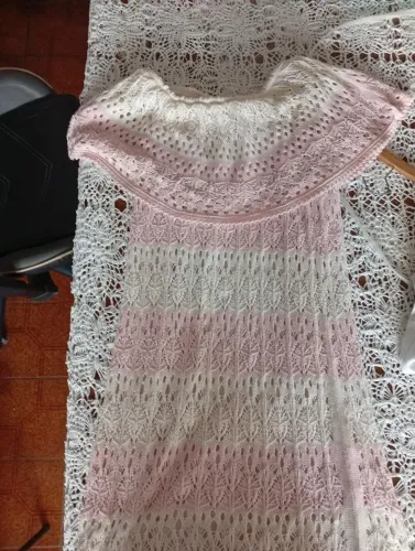 Vestido Rosa e Branco
