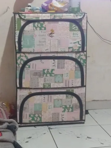 Estou vendendo essa sapateira está nova, motivo estou indo embora 