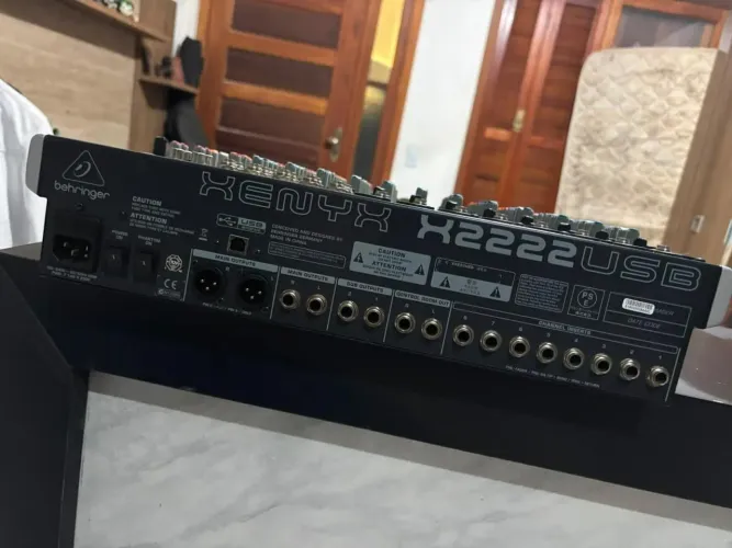 Mesa de som behringer