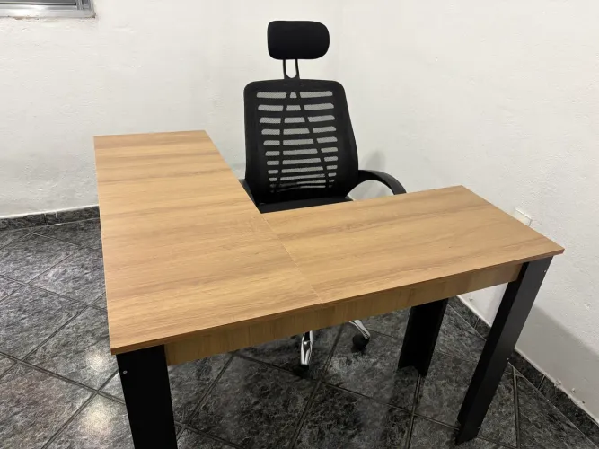Mesa e cadeira escritório