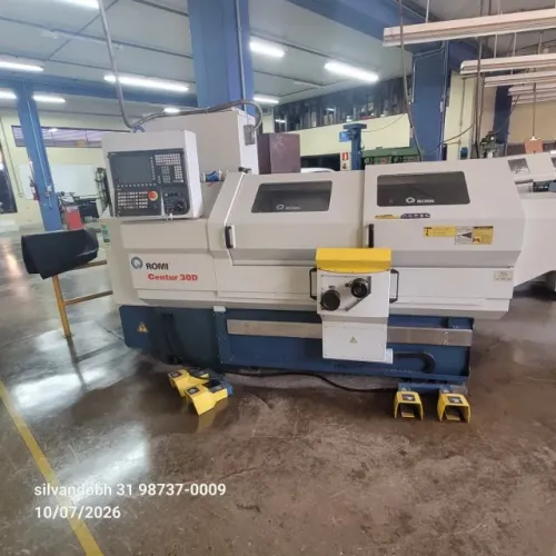 Torno cnc Romi 30D hidráulico - ano 2013 - Siemens - 1000 mm - oportunidade única- superno