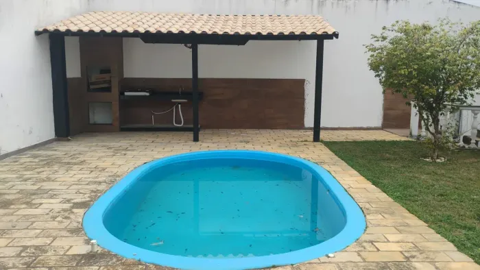 Casa com piscina aeroporto 585.OOO Oportunidade
