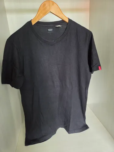 Camiseta preta básica Levi's - Tam P