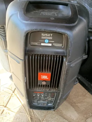 Par de caixas ativas JBL EON515XT