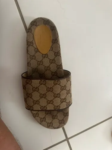 Chinelo Gucci 