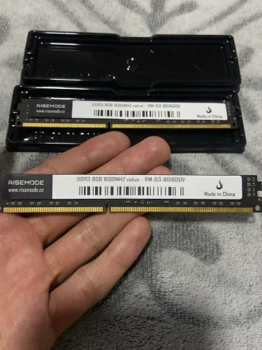 memória RAM 8 GB, 1600Mhz