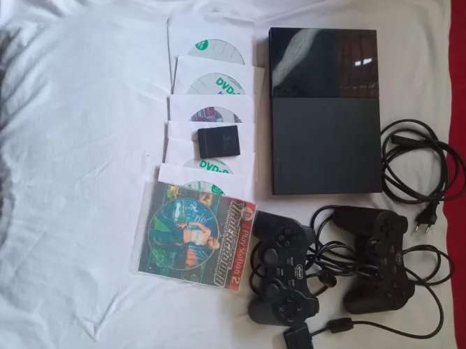 Playstation 2 com 2 controles
