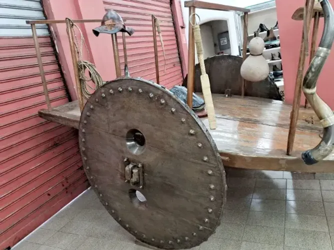 CARRO DE BOI ANTIGO ORIGINAL DE MADEIRA MACIÇA SÈCULO 19