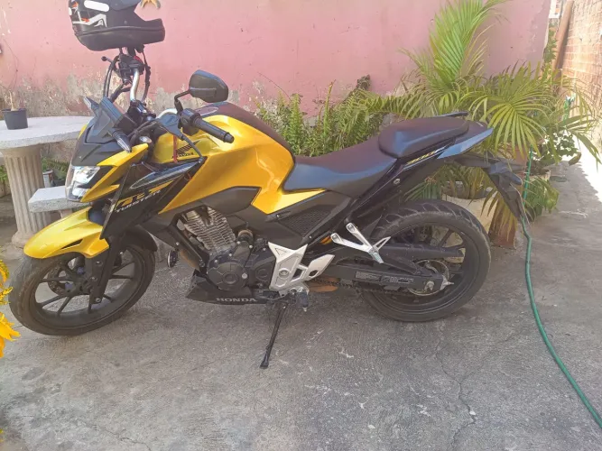 Moto C B 300 tuiste Ano 2024 km rodados 13 100