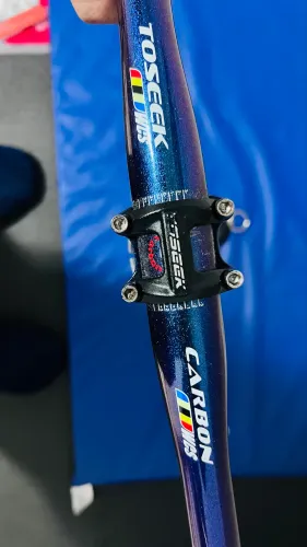Guidão de Bicicleta TOSEEK WCS em Fibra de Carbono e Avanço TOSEEK WCS em alumínio.