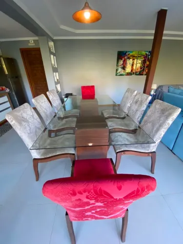 Mesa com tampo de vidro + 8 cadeiras