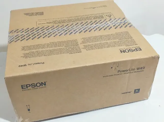 Projetor Epson W49 na caixa com Nfe