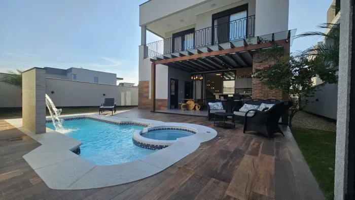 CASA alto PADRÃO CALEDÔNIA CAMBORIÚ