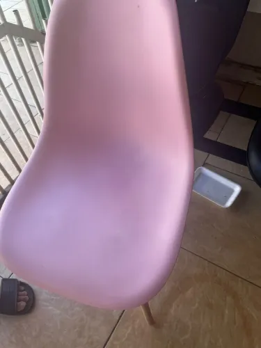 Cadeira rosa leve e pratica 4 unidades 50$reais cada