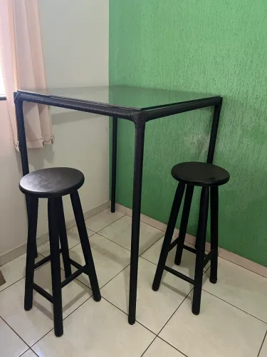 Mesa Bistrô 80x80 tampo de vidro