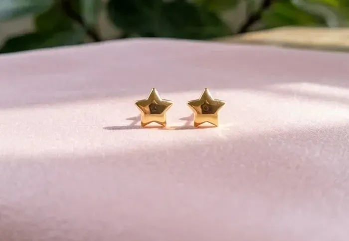 Brinco Estrela Minimalista Folheado a Ouro 18K
