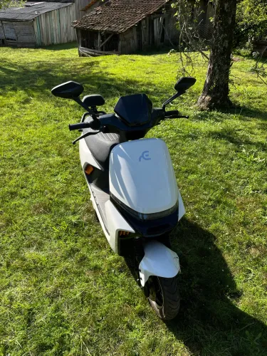 Scooter / Moto Elétrica - Perfeita para Trabalho e Lazer