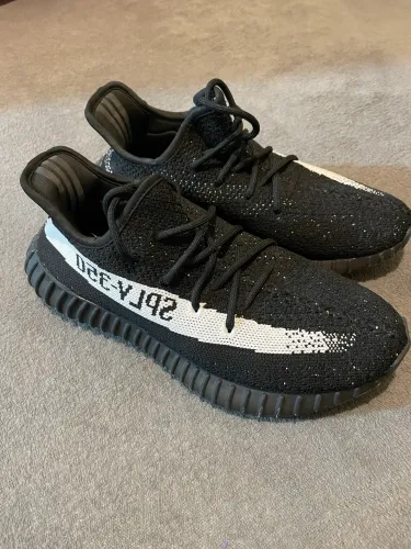 Tênis adidas Yeezy Boost 350