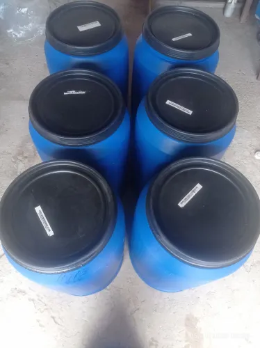 Tambores de 240 litros com tampa
