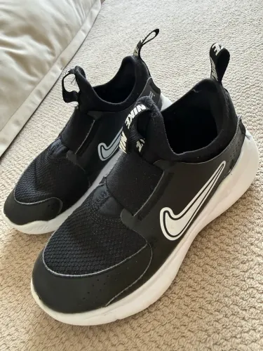 Tênis Nike tamanho 28 original 