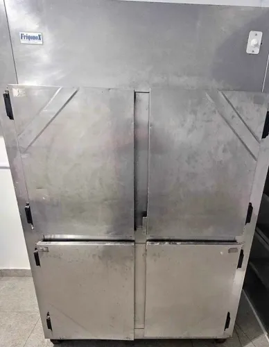 Geladeira comercial