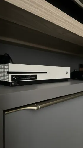 Xbox one S 500G IMPECÁVEL ESTADO DE NOVO