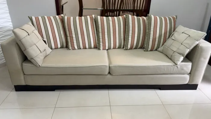 Sofá Jacaúna Impecável  medindo 2,45m