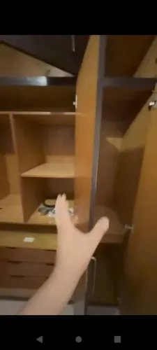 Lindo guarda roupa madeira pura novissimo