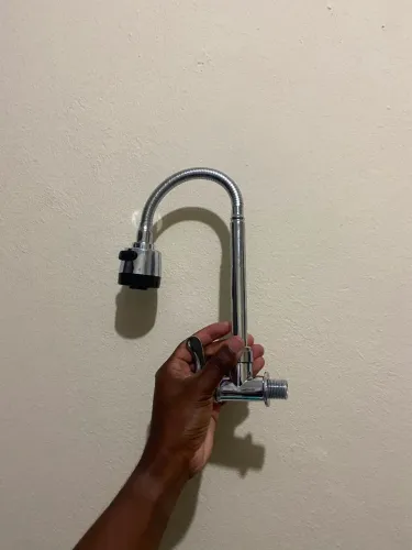 Torneira de aço inoxidável preto fosco e inox com chuveiro e rotação 360°