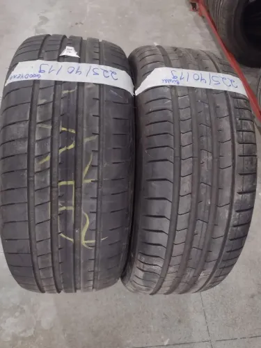 Pneus 225/40/19 um de cada marca Goodyear e Pirelli