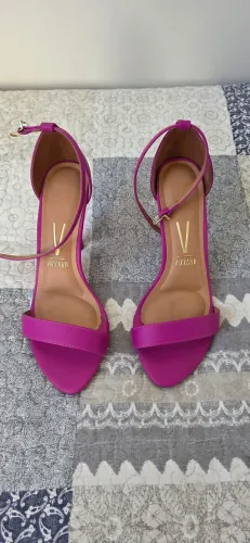 Sandália Vizzano pink, tamanho 38