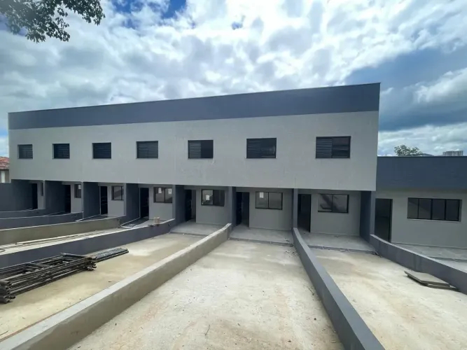 Sobrado para venda tem 72 metros quadrados com 2 quartos
