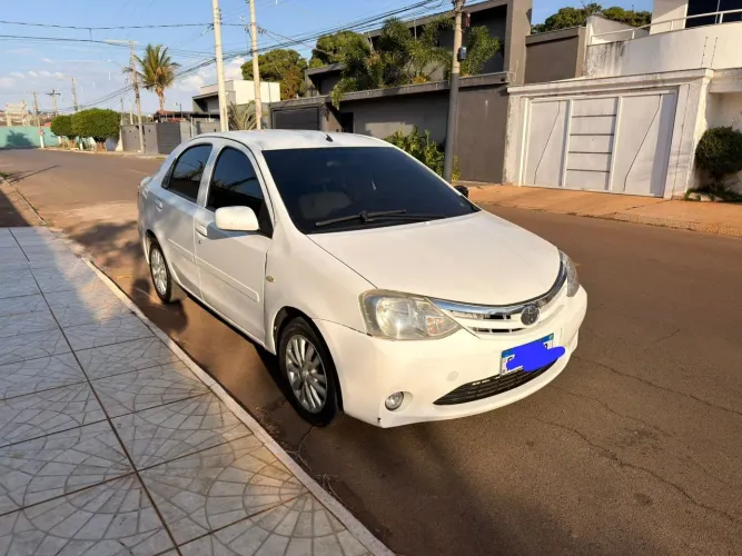 Toyota Etios XLS Sedan 1.5 Flex 16V 4P Mec. 2013