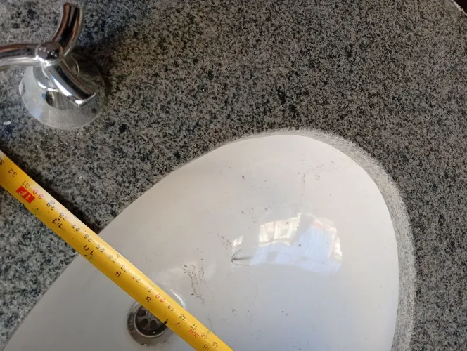 Lavatório com torneira misturador