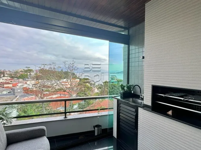 Amplo apartamento com vista mar no bairro Bom Abrigo