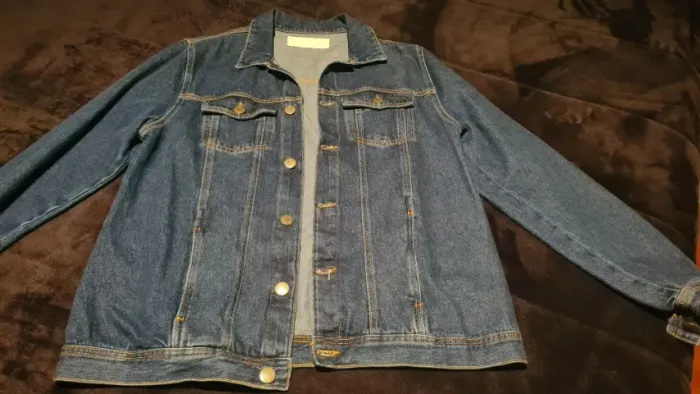 Vendo jaqueta jeans masculina modelo básico. Nova sem uso.