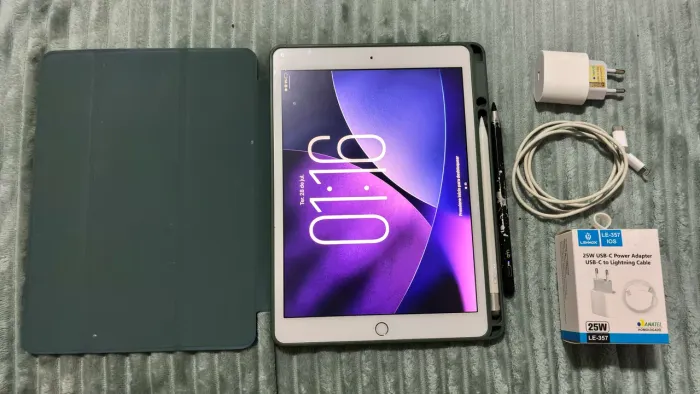 iPad 8ª geração, 32GB, Wi-Fi, dourado