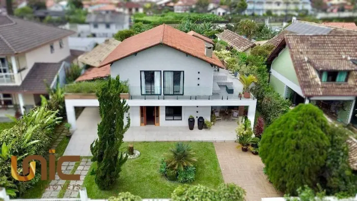 Casa com 5 dormitórios à venda, 273 m² por R$ 2.500.000,00 - Comary - Teresópolis/RJ