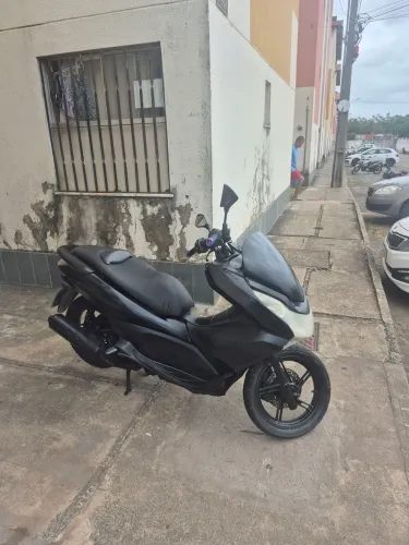 Vendo Pcx 2015, revisada, em dias. 9000 facilito cartão