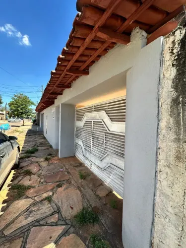 Casa com Sobrado no Setor Sudoeste gerando renda aluguel
