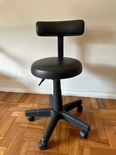 Cadeira mocho regulável preto