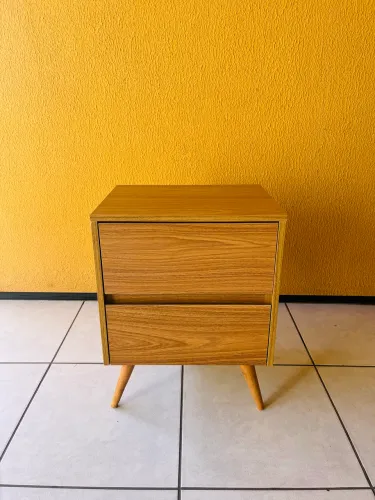 Produto novo!! Mesa de cabeceira