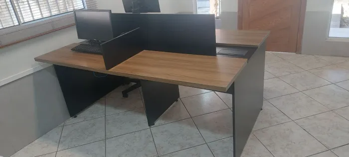 Mesa Estação de trabalho para 4 pessoas