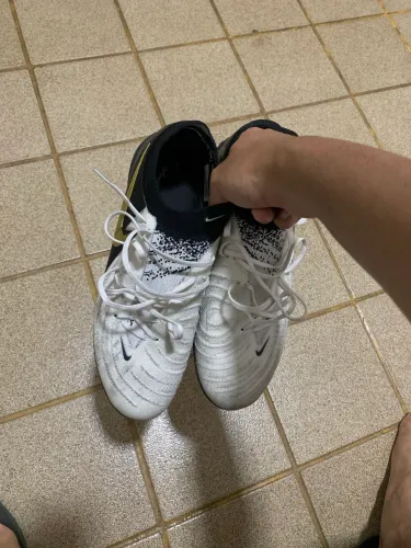 Chuteira Nike Phantom GX 2 sociaty