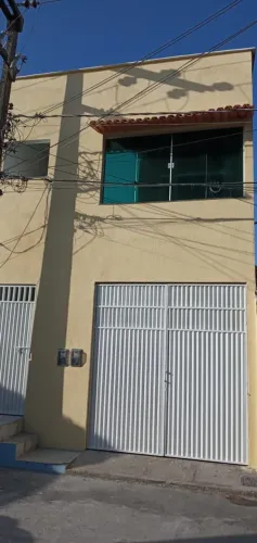 Casa com galpão.